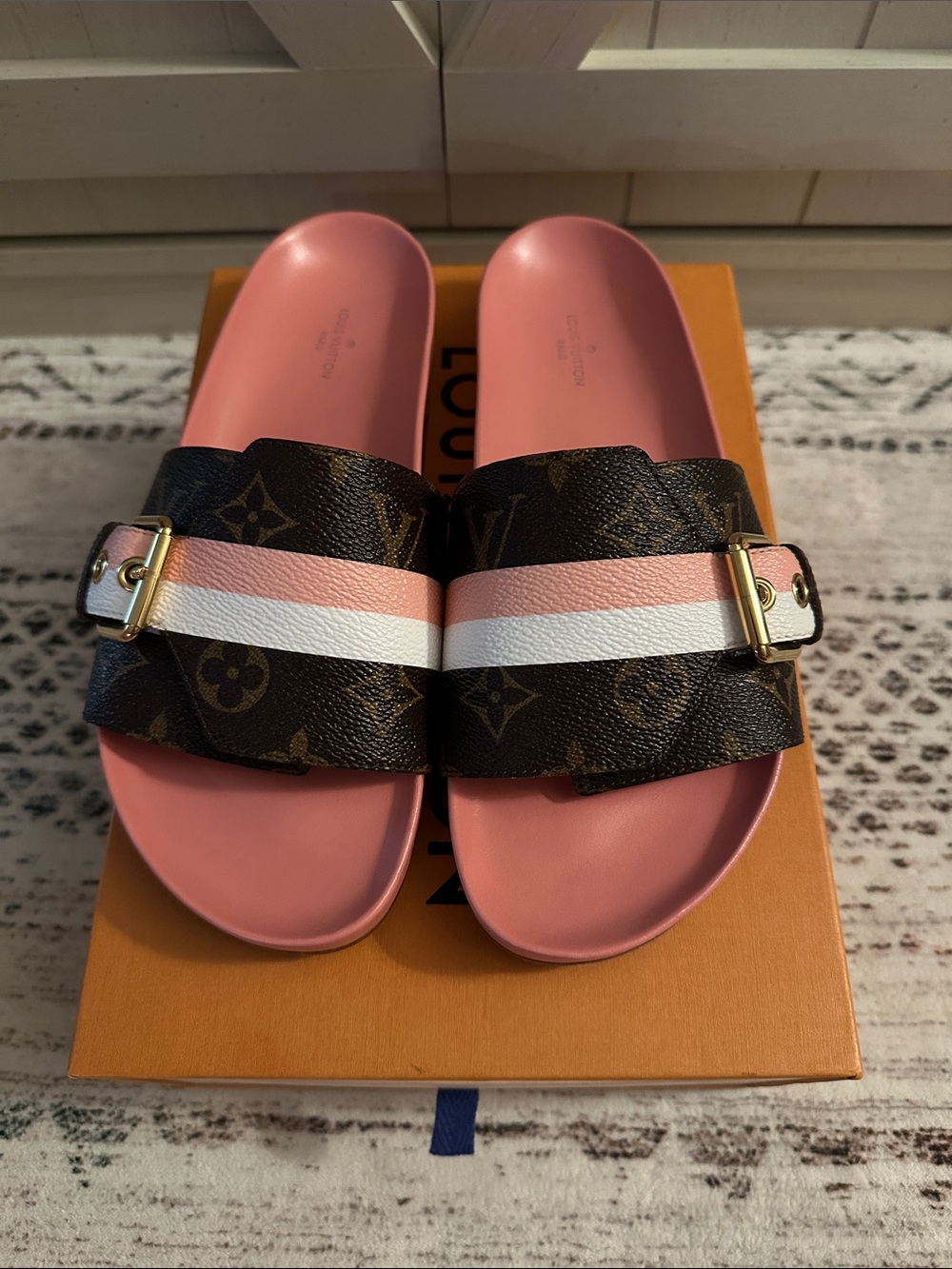 Louis Vuitton Slides with pink and white strip and buckle - Picture 2 of 5